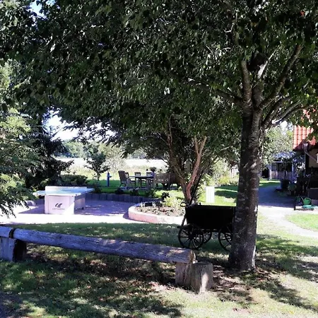 Gemuetliche In Mit Garten, Gemeinschaftlichem Pool Und Grill Apartment